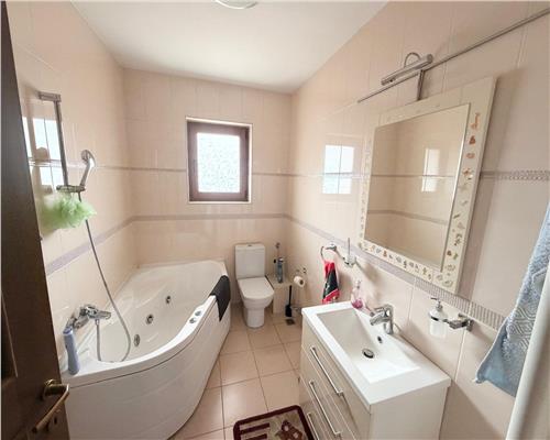 Casa 6 camere + mansarda , cu garaj , beci , Ploiesti , central