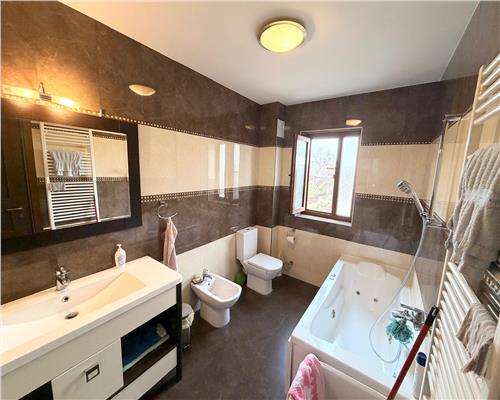 Casa 6 camere + mansarda , cu garaj , beci , Ploiesti , central