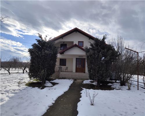 Casa + anexe 2756 mp teren Baicoi zona Tufeni