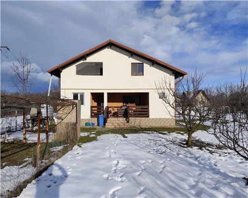 Casa + anexe 2756 mp teren Baicoi zona Tufeni