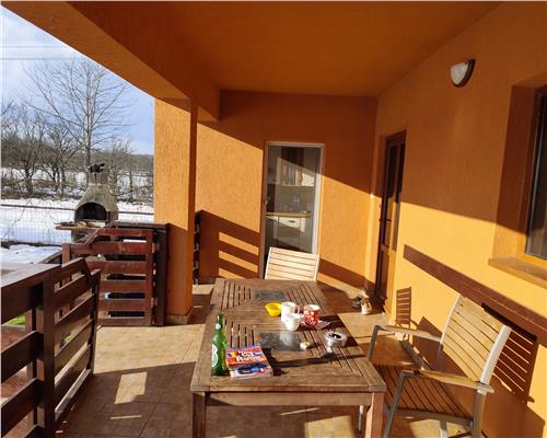 Casa + anexe 2756 mp teren Baicoi zona Tufeni