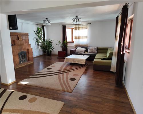 Casa + anexe 2756 mp teren Baicoi zona Tufeni