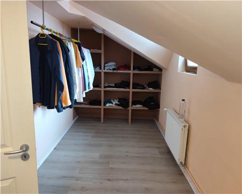 Casa + anexe 2756 mp teren Baicoi zona Tufeni