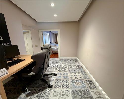 Apartament 3 camere alcatuit din 2 ap de 2 camere unite,Ploiesti,Alber