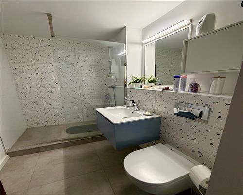 Apartament 3 camere, complet renovat, in Ploiesti, zona Gh. Doja.