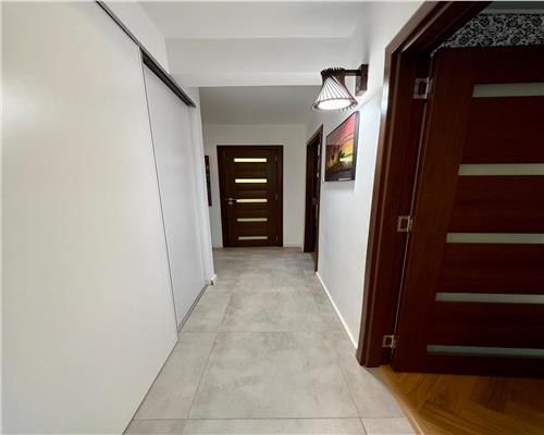 Apartament 3 camere, complet renovat, in Ploiesti, zona Gh. Doja.