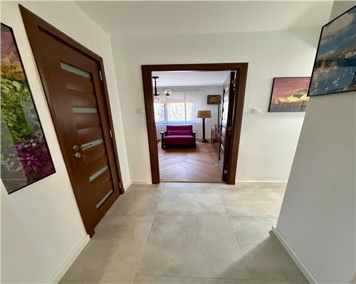 Apartament 3 camere, complet renovat, in Ploiesti, zona Gh. Doja.