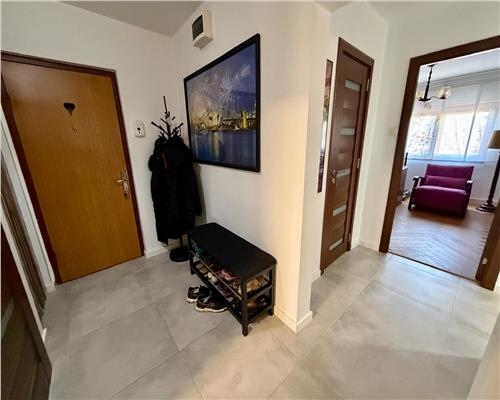 Apartament 3 camere, complet renovat, in Ploiesti, zona Gh. Doja.