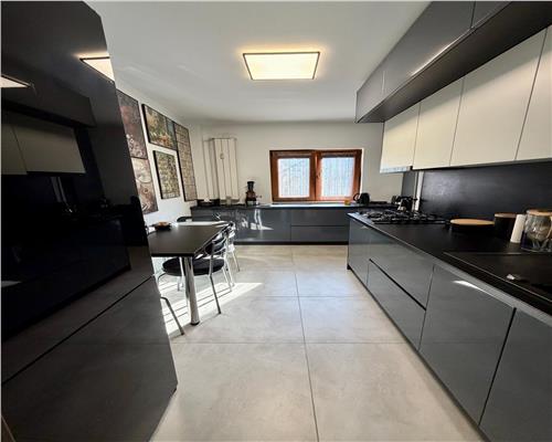 Apartament 3 camere, complet renovat, in Ploiesti, zona Gh. Doja.