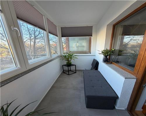 Apartament 3 camere, complet renovat, in Ploiesti, zona Gh. Doja.