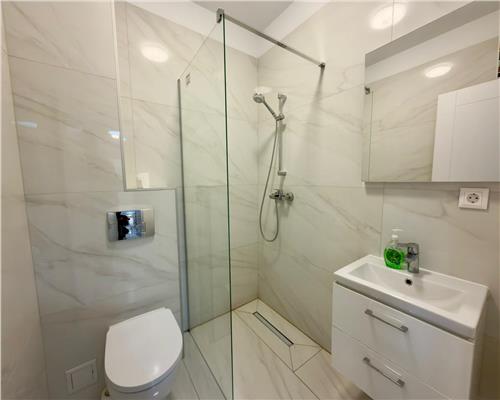 Apartament 3 camere, prima inchiriere, loc de parcare ,Ploiesti, Vest