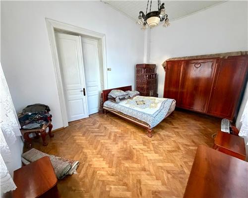 Casa 4 camere plus dependinte, in Ploiesti, zona stadionul Ilie Oana