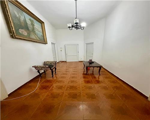 Casa 4 camere plus dependinte, in Ploiesti, zona stadionul Ilie Oana