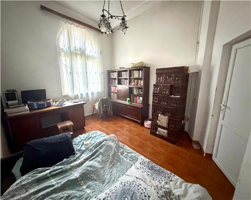 Casa 4 camere plus dependinte, in Ploiesti, zona stadionul Ilie Oana