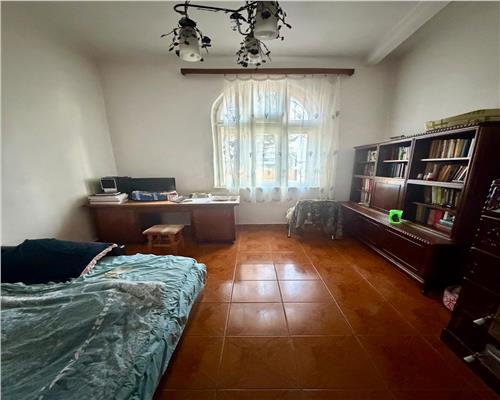 Casa 4 camere plus dependinte, in Ploiesti, zona stadionul Ilie Oana