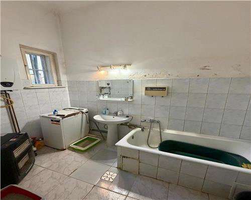 Casa 4 camere plus dependinte, in Ploiesti, zona stadionul Ilie Oana