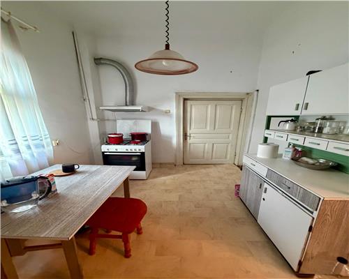 Casa 4 camere plus dependinte, in Ploiesti, zona stadionul Ilie Oana