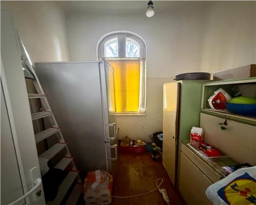 Casa 4 camere plus dependinte, in Ploiesti, zona stadionul Ilie Oana