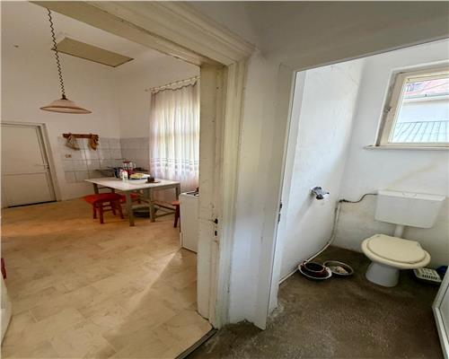 Casa 4 camere plus dependinte, in Ploiesti, zona stadionul Ilie Oana