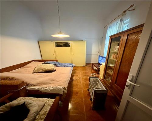 Casa 4 camere plus dependinte, in Ploiesti, zona stadionul Ilie Oana