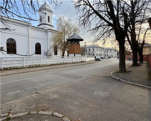 Casa 4 camere plus dependinte, in Ploiesti, zona stadionul Ilie Oana