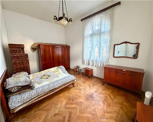 Casa 4 camere plus dependinte, in Ploiesti, zona stadionul Ilie Oana