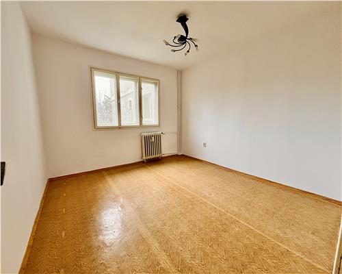 Apartament 4 camere, zona Vest, Ploiesti