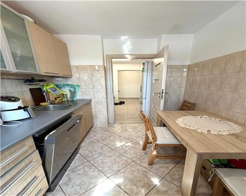 Apartament 3 camere, renovat, in Ploiesti, zona Republicii.