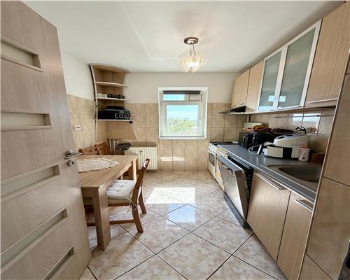 Apartament 3 camere, renovat, in Ploiesti, zona Republicii.