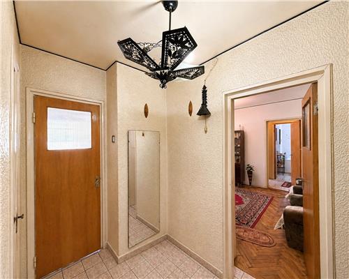 Apartament 2 camere, semidecomandat, zona Sud Value Center, Ploiesti