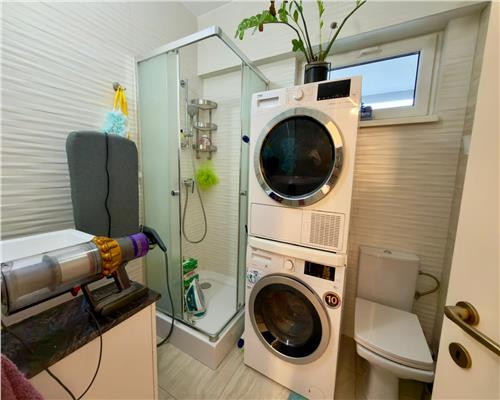 Apartament 4 camere de lux, loc de parcare , Ploiesti , zona 9mai