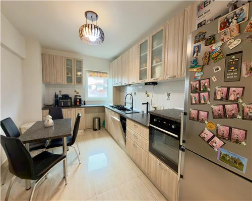 Apartament 4 camere de lux, loc de parcare , Ploiesti , zona 9mai