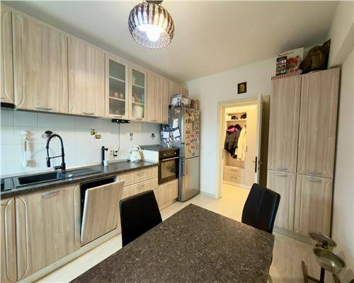 Apartament 4 camere de lux, loc de parcare , Ploiesti , zona 9mai