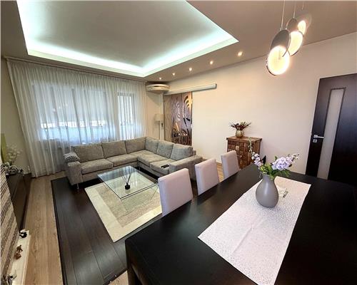 Apartament 4 camere, garaj si boxa, in Ploiesti, zona centrala.