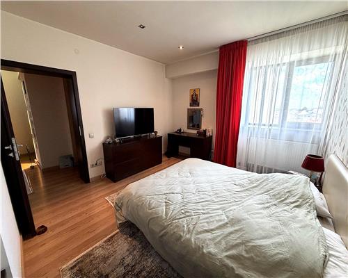 Apartament 4 camere, garaj si boxa, in Ploiesti, zona centrala.