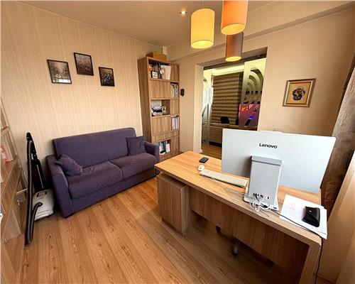 Apartament 4 camere, garaj si boxa, in Ploiesti, zona centrala.