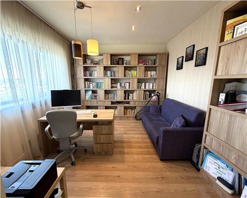 Apartament 4 camere, garaj si boxa, in Ploiesti, zona centrala.