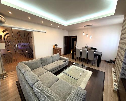 Apartament 4 camere, garaj si boxa, in Ploiesti, zona centrala.
