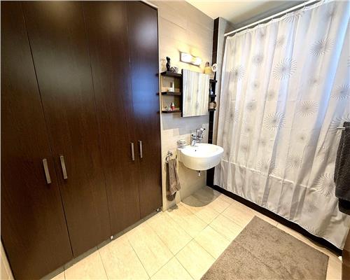 Apartament 4 camere, garaj si boxa, in Ploiesti, zona centrala.