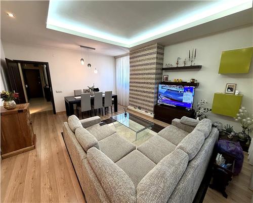 Apartament 4 camere, garaj si boxa, in Ploiesti, zona centrala.