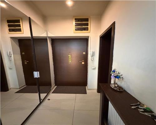 Apartament 4 camere, garaj si boxa, in Ploiesti, zona centrala.