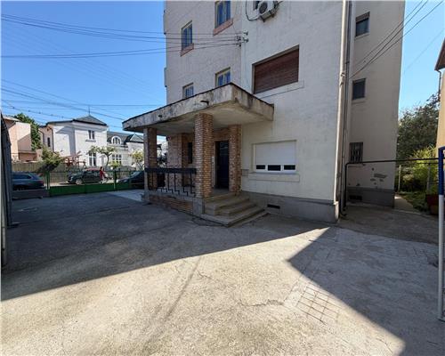 Apartament 4 camere, garaj si boxa, in Ploiesti, zona centrala.