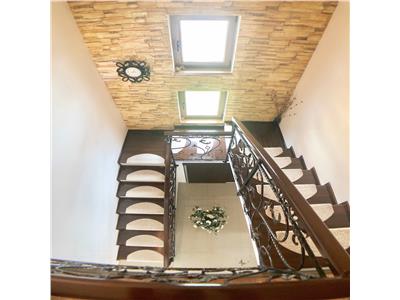 Vila moderna, 4 camere, P+1E, curte superba, langa parc Bucov