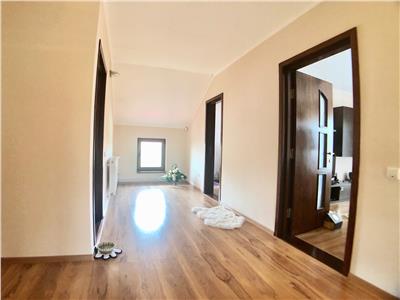 Vila moderna, 4 camere, P+1E, curte superba, langa parc Bucov