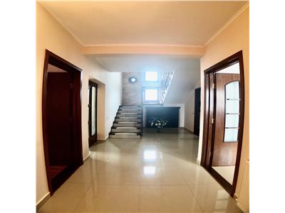 Vila moderna, 4 camere, P+1E, curte superba, langa parc Bucov