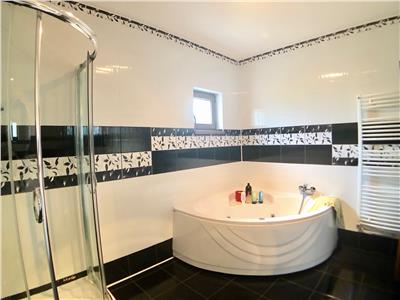 Vila moderna, 4 camere, P+1E, curte superba, langa parc Bucov
